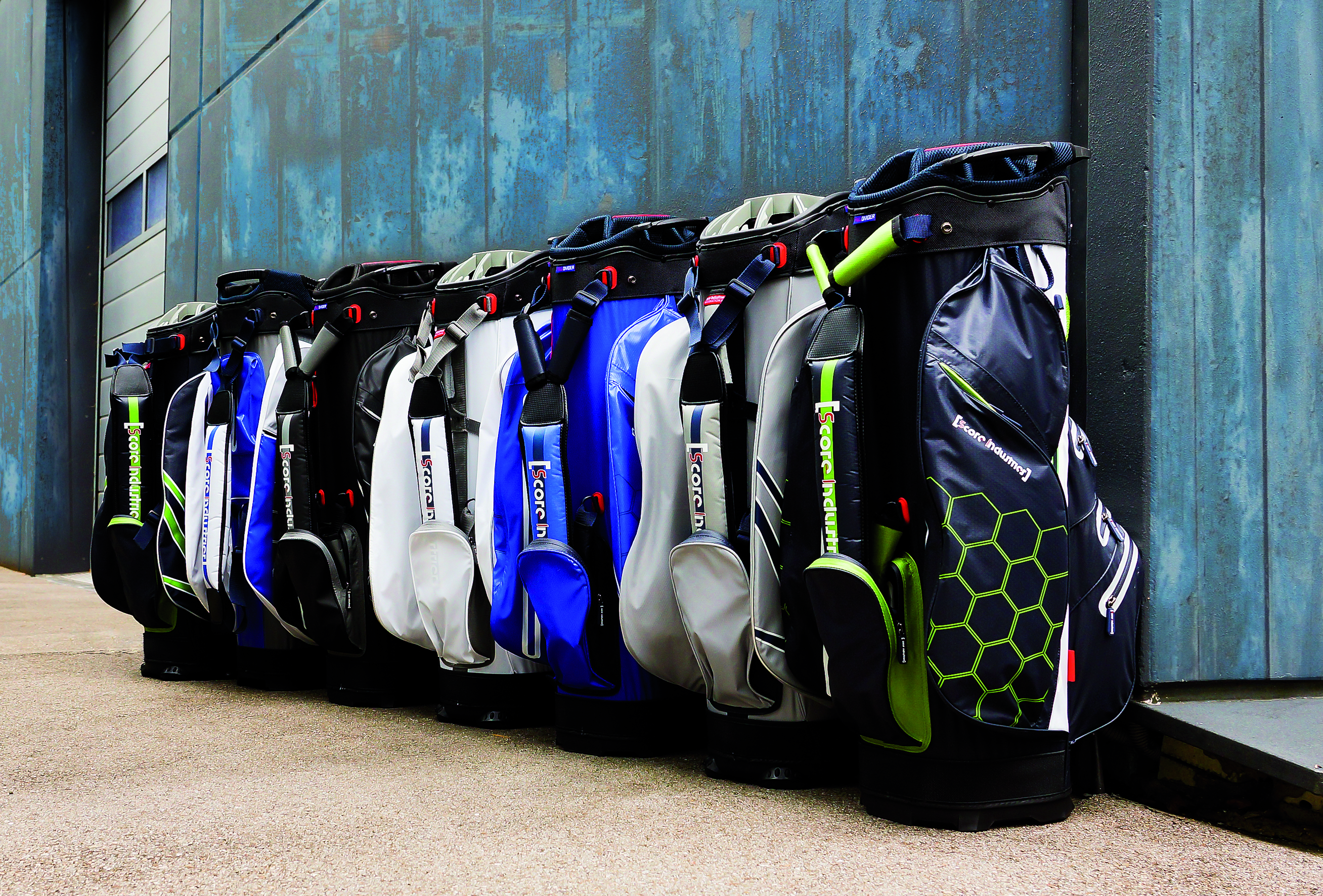 Golfbags von Score Industries.